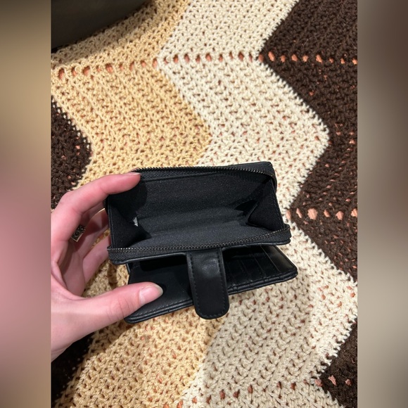 Guess Mjni Backpack & Wallet - Picture 6 of 8